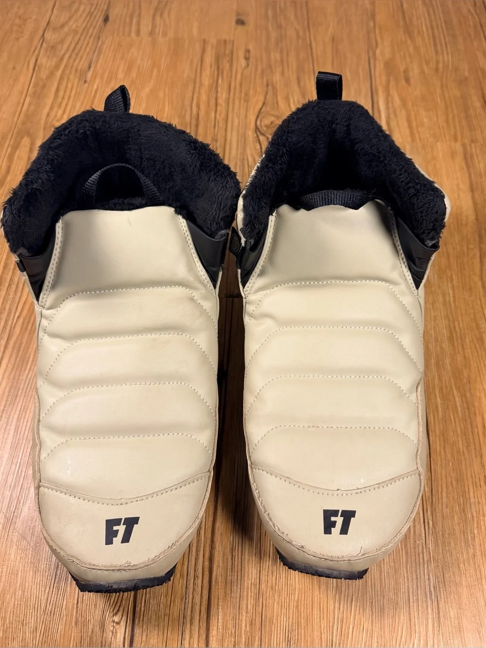 Full Tilt 1.0 Apres Booties Small Intuition Foam Insulated Snow Ski Boots